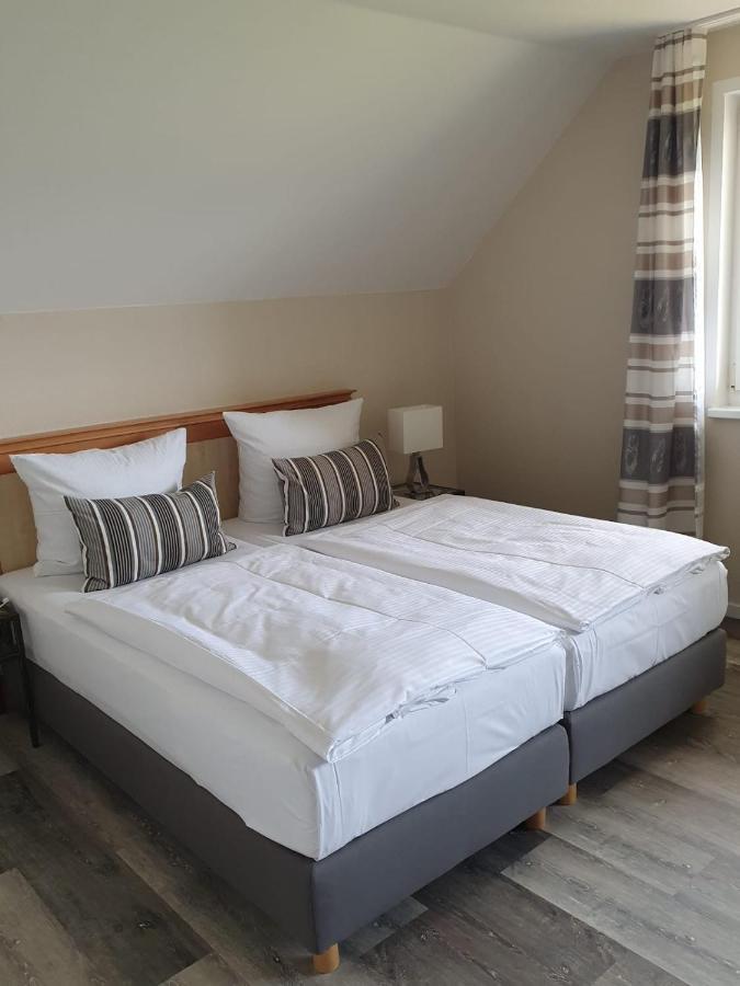 Ferienapartment Wiese & Meer Auf Ruegen Neddesitz エクステリア 写真